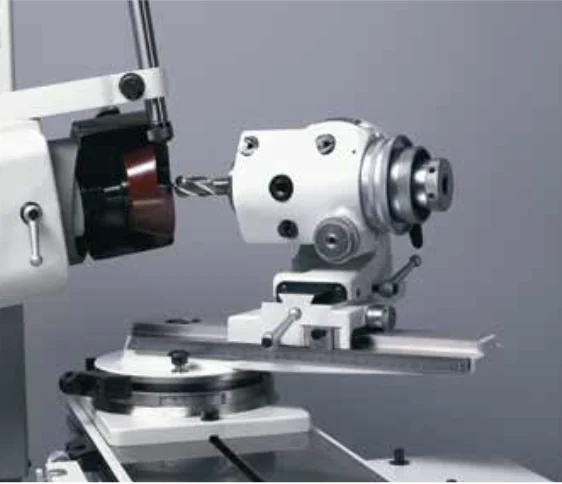 Teilkopfträger einer Stichelschleifmaschine in Nahaufnahme